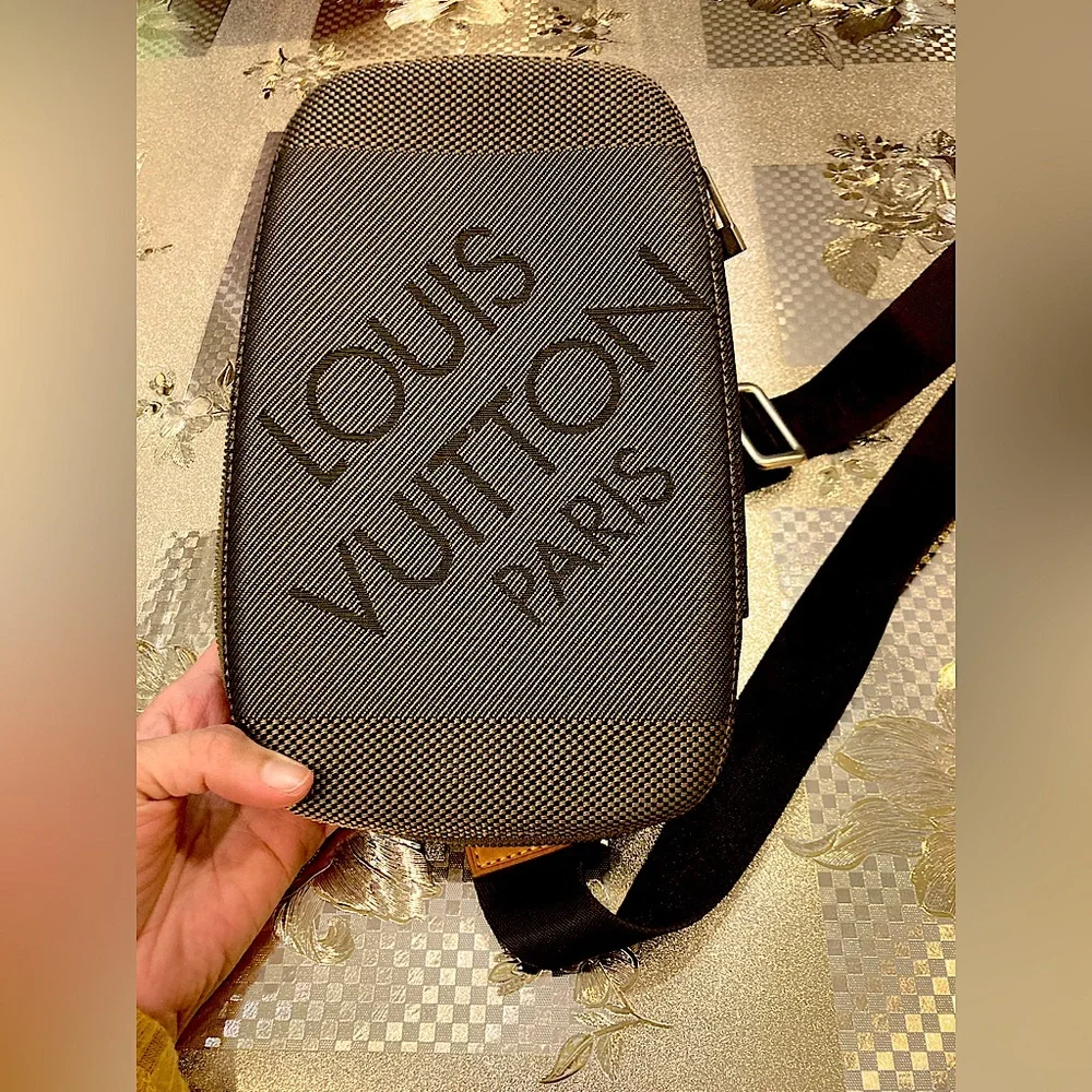 💯% Authentic Louis Vuitton crossbody - Picture 1 of 16